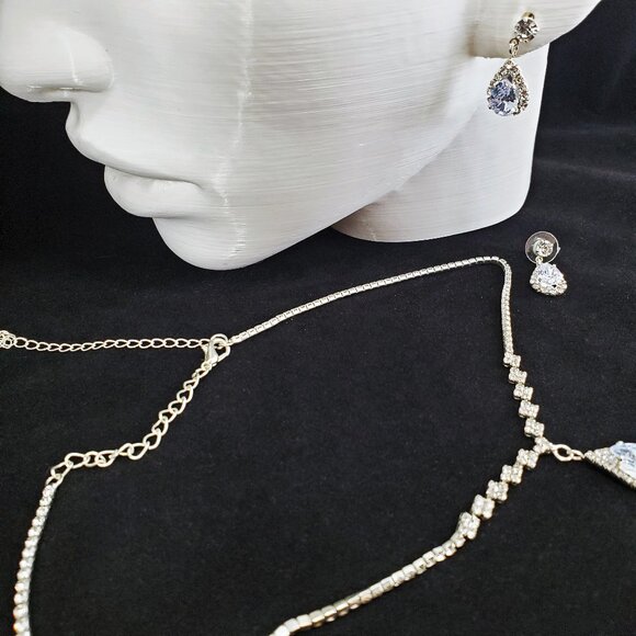 Bridal Jewelry earrings and necklace matching set, CZ clear stones - Picture 5 of 8